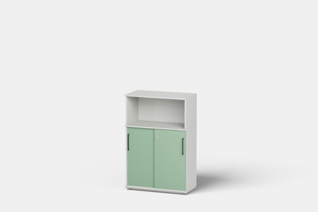 riiuliga kitsas lükandustega kapp